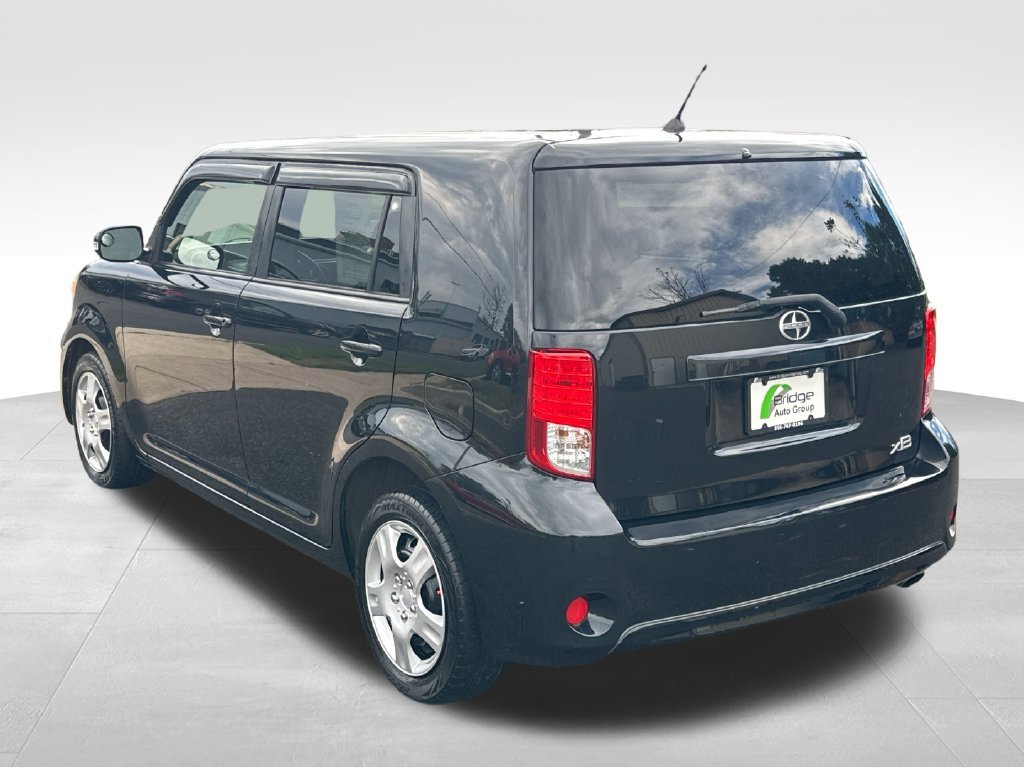 Used 2014 Scion xB FWD image 5