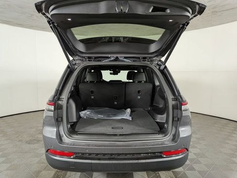 New 2025 Jeep Grand Cherokee Limited w/ Luxury Tech Group II image 9