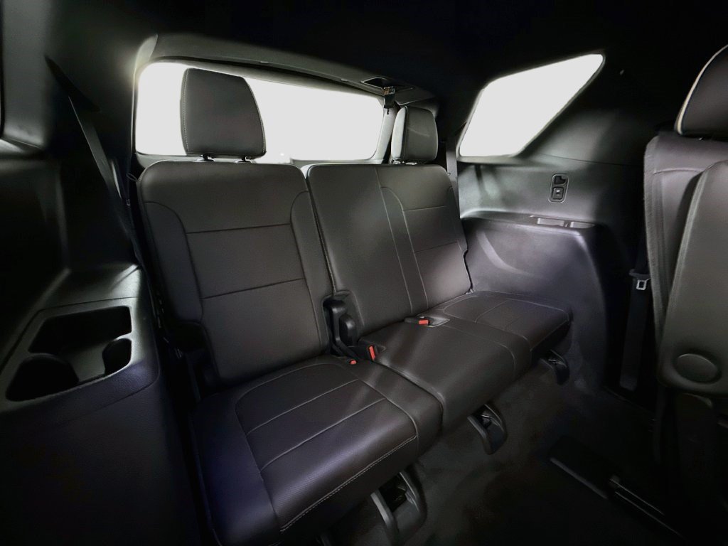Used 2023 Chevrolet Traverse Premier FWD image 41