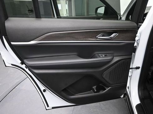 New 2026 Jeep Grand Cherokee L 4WD image 16