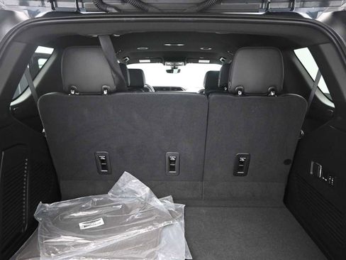 Used 2021 GMC Yukon Denali w/ Advanced Technology Package image 27