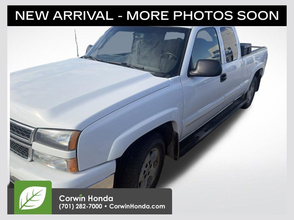 Used 2006 Chevrolet Silverado 1500 LT w/ Light Duty Power Package AWD/4WD image 1