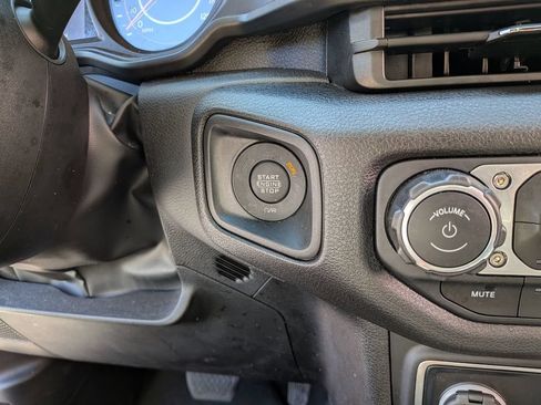Used 2025 Jeep Gladiator Sport AWD/4WD image 20