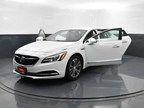 Used 2017 Buick LaCrosse Essence image 35