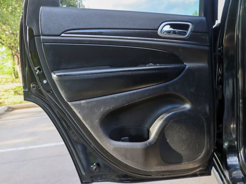 Used 2018 Jeep Grand Cherokee Limited RWD image 11