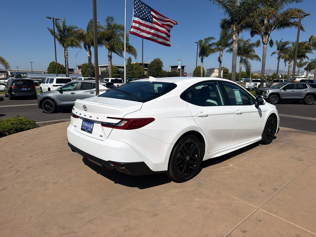 Used 2025 Toyota Camry SE FWD image 5