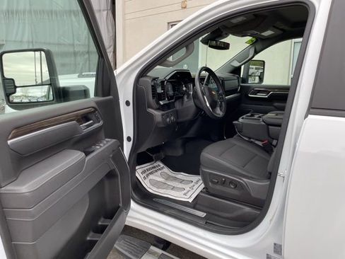 Used 2025 Chevrolet Silverado 2500 LT w/ Convenience Package AWD/4WD image 9