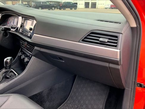 Used 2021 Volkswagen Jetta SE image 19