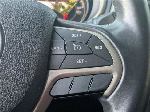 Used 2016 Jeep Cherokee Latitude image 12