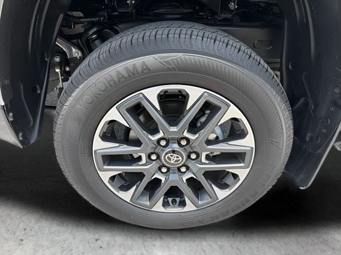 Used 2025 Toyota Tundra Limited AWD/4WD image 51