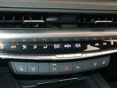 Used 2024 Cadillac XT4 Premium Luxury AWD/4WD image 32