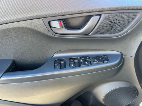 Used 2018 Hyundai Kona SEL image 12