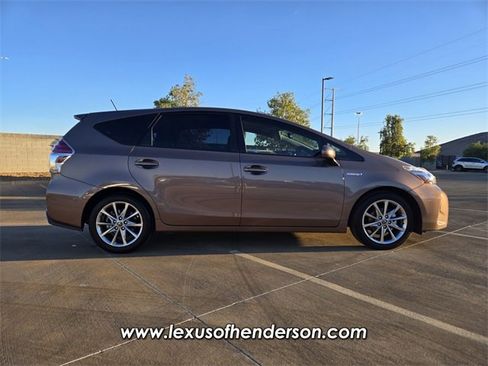 Used 2017 Toyota Prius V Five image 7