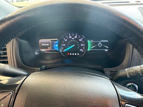 Used 2018 Ford Explorer XLT w/ Equipment Group 202A AWD/4WD image 16