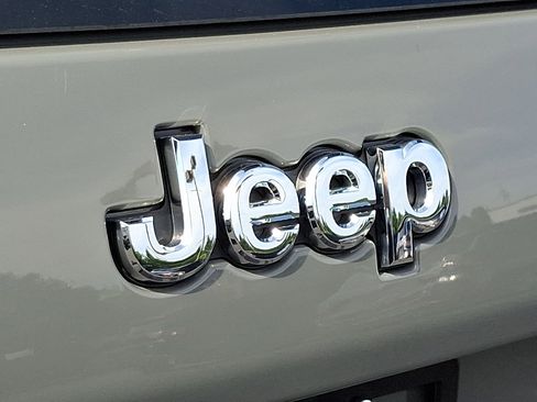 Certified 2021 Jeep Cherokee Latitude Lux w/ Sun & Sound Group AWD/4WD image 29