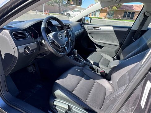 Used 2017 Volkswagen Jetta SE image 10