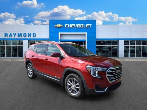 Used 2022 GMC Terrain SLT w/ Infotainment Package II AWD/4WD image 1