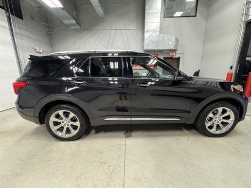 Used 2020 Ford Explorer Platinum w/ Premium Technology Package image 8