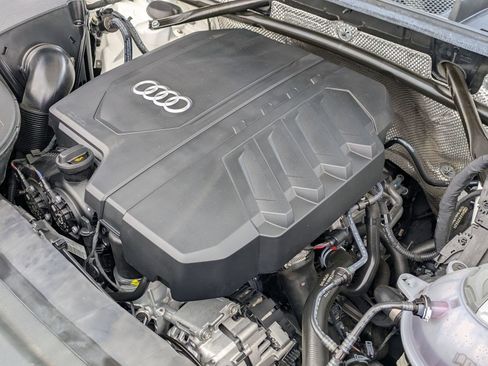 Used 2023 Audi Q5 2.0T Premium w/ Convenience Package AWD/4WD image 24