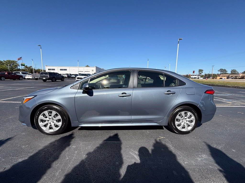 Certified 2025 Toyota Corolla LE FWD image 5