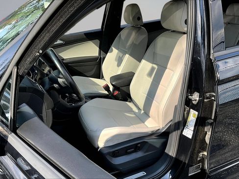 Used 2021 Volkswagen Tiguan SEL AWD/4WD image 23