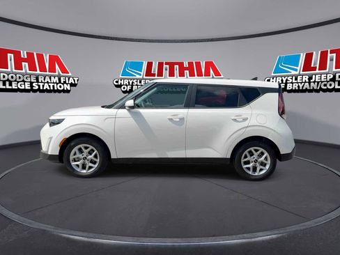 Used 2025 Kia Soul LX w/ LX Technology Package FWD image 5
