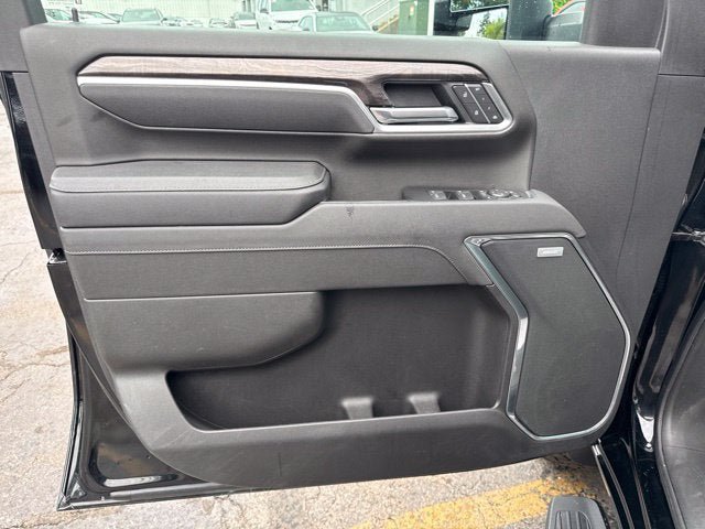Used 2025 Chevrolet Silverado 2500 LTZ w/ LTZ Plus Package AWD/4WD image 8