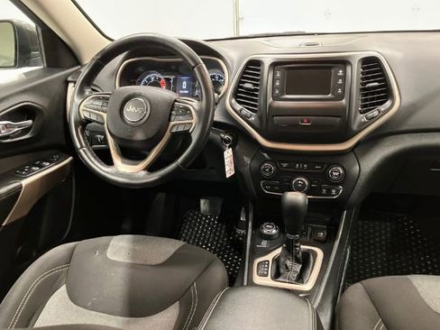 Used 2018 Jeep Cherokee Latitude w/ Altitude Package AWD/4WD image 35