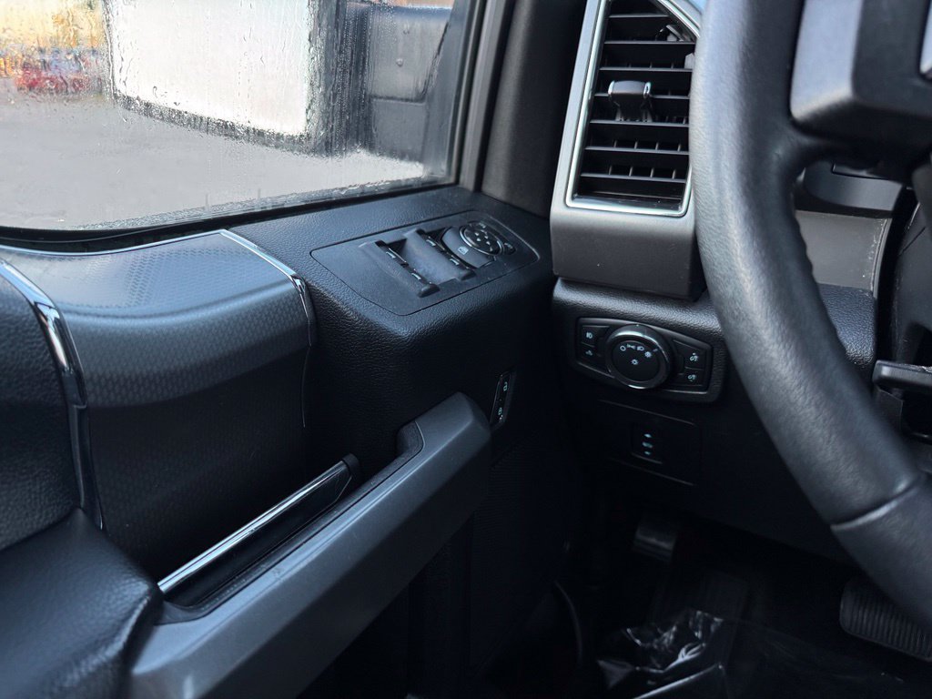 Used 2017 Ford F150 XLT w/ Equipment Group 302A Luxury AWD/4WD image 33