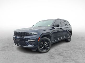 Used 2024 Jeep Grand Cherokee Limited w/ Black Appearance Package AWD/4WD video 1