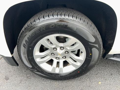 Used 2019 Chevrolet Suburban LT image 9