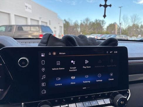 Used 2024 Chevrolet Colorado Z71 w/ Z71 Convenience Package 2 image 17