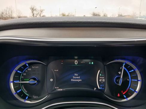 Used 2025 Chrysler Pacifica Pinnacle FWD image 22