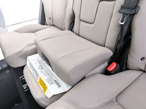 New 2026 Volvo XC90 B6 Plus w/ Protection Package Premier AWD/4WD image 20