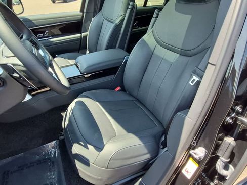 Certified 2025 Land Rover Range Rover SE AWD/4WD image 16