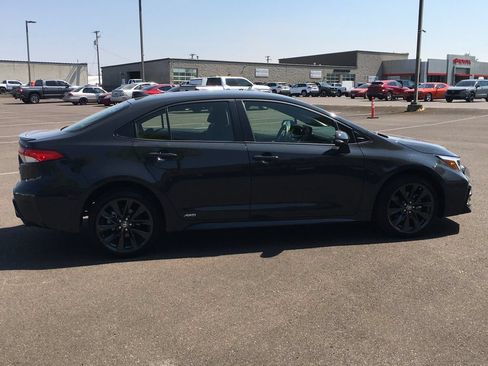 Used 2025 Toyota Corolla SE AWD/4WD image 9