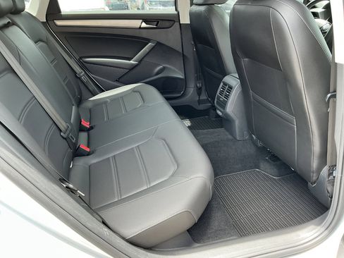 Used 2021 Volkswagen Passat 2.0T SE image 17