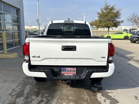 Used 2022 Toyota Tacoma SR5 w/ Technology Package image 5