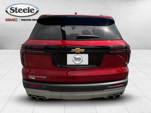 Used 2025 Chevrolet Traverse LT w/ LPO, Floor Liner Package FWD image 4