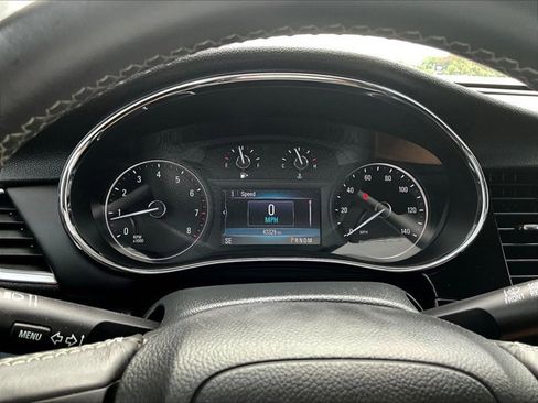 Used 2022 Buick Encore Preferred image 22