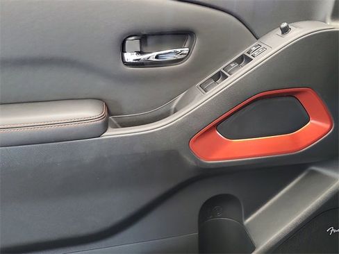 Used 2023 Nissan Frontier PRO-4X w/ Pro-4X Premium Package image 9