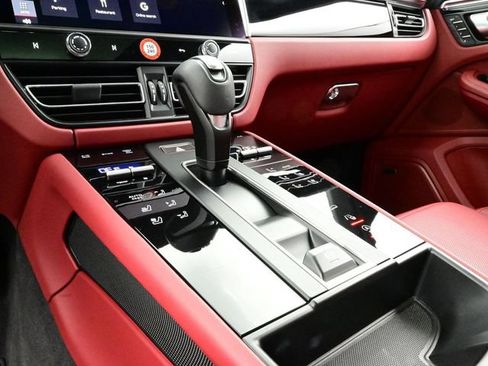 Certified 2025 Porsche Macan S AWD/4WD image 11