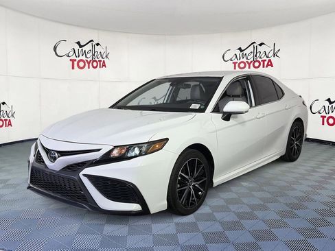 Used 2022 Toyota Camry SE FWD image 4