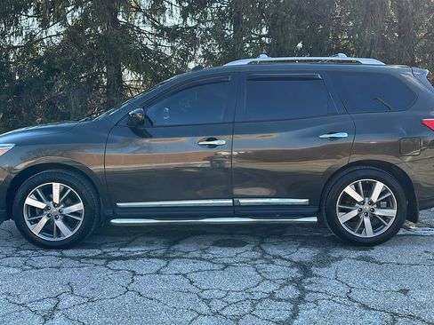 Used 2015 Nissan Pathfinder Platinum w/ Family Entertainment Package image 32