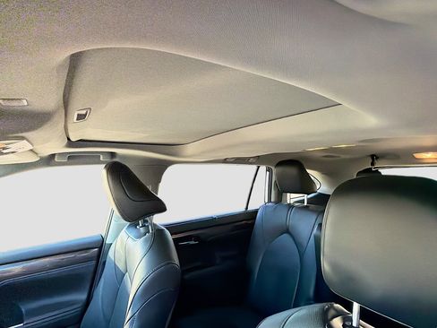 Used 2021 Toyota Highlander Limited image 27