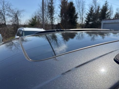 Used 2018 Chrysler Pacifica Limited w/ Tire & Wheel Group image 6