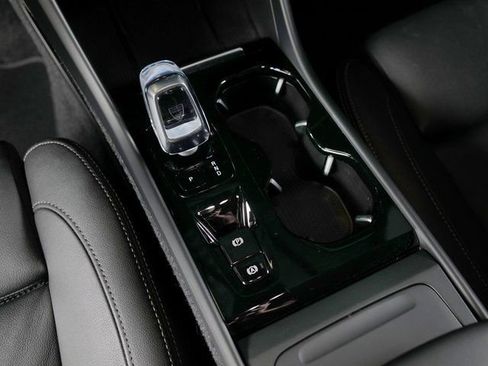 Used 2025 Volvo XC40 B5 Plus AWD/4WD image 13