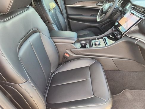 New 2025 Jeep Grand Cherokee Limited image 10