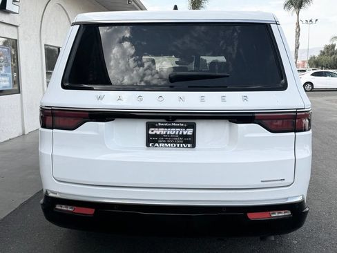 Used 2024 Jeep Wagoneer L Series II RWD image 5