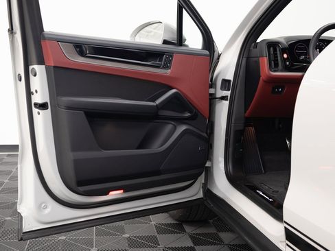 Used 2026 Porsche Cayenne S image 12